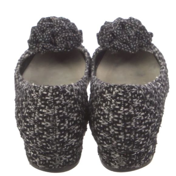 Chanel flower pump shoes - Picture 3 of 5